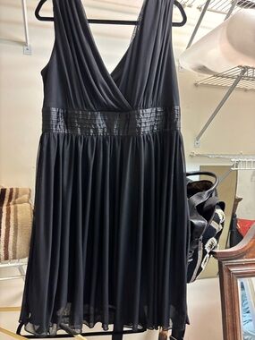 Trixxi Black Sleeveless V-Neck Pleated Waist Mini Dress